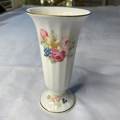 Vintage Floral MIKASA Vase Made In Japan Bone China • $24.99