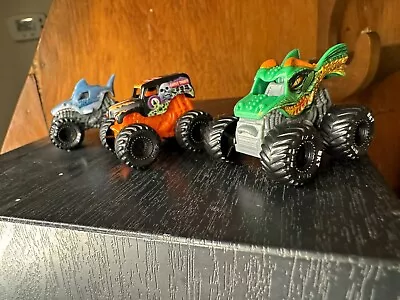 2021 Spin Master Monster Jam Mini Dragon Grave Digger & Megahorn Lot Of 3 • $19.09