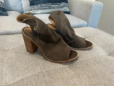 UGG Valencia Peep Toe Suede Block Heel Peep Toe Boots Shooties US Size 8 • $29.99