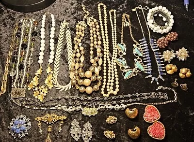 Great 21 Piece Vintage Lot Mixed  Wearable Costume Jewelry. No Junk. Some Signed • $40