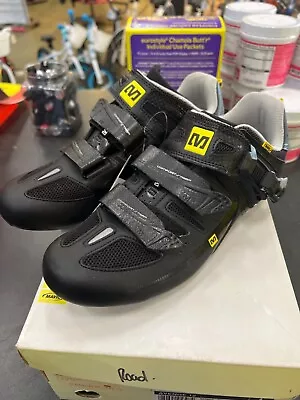 Mavic Avenge 12 Black Cycling Shoes 3 Bolt Size USA 9/ EU 42 2/3 • $65