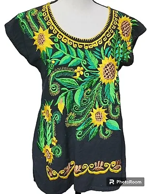 Embroidered Sunflower Top Mexico Size Medium • $29.99