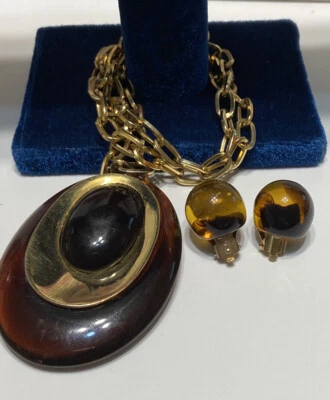 £22.25 • Buy VINTAGE Crown Trifari Brown Acrylic Gold Tone Pendant Necklace Chain & Earrings