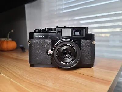 Voigtlander Bessa R2M  250 Jahre  + Voigtlander 28mm F2.8 Color-Skopar Type II • $2000