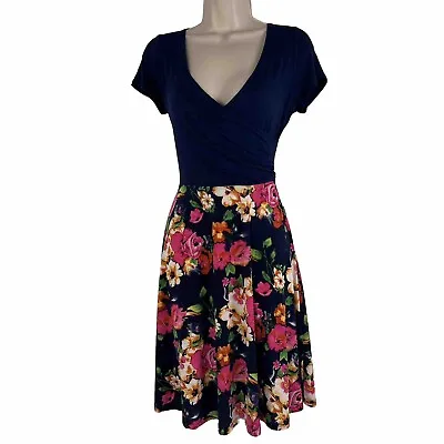 Gilli Mod Cloth Dress Women's Medium Short Sleeve V Neck Floral Knee Length • $19.49