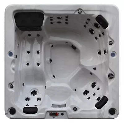 Demo Toronto  44-Jet 6-Person Hot Tub • £4995
