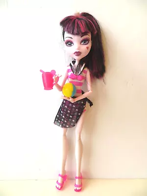 Monster High Skull Shores Draculaura Dollmattel2012. • $19.99