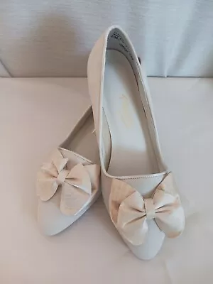 Vintage 1950s Size 7 White Leather And Satin Bow Formal Shoes Bridal Wedding • $36