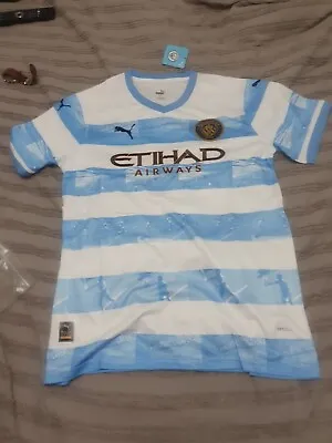 93.20 CITY RELPLICA AGUERO COMMEMORATIVE LIMITED EDITION SHIRT Medium  • £19.99