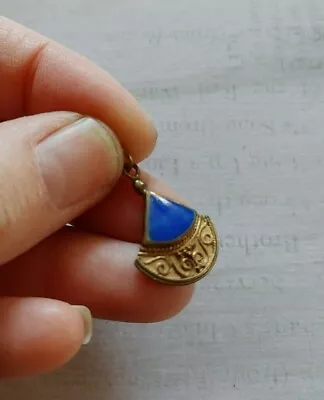 Vintage Pendant Blue Lapis Lazuli Gold Tone Metal 1 1/8  Etruscan Style • $19.99