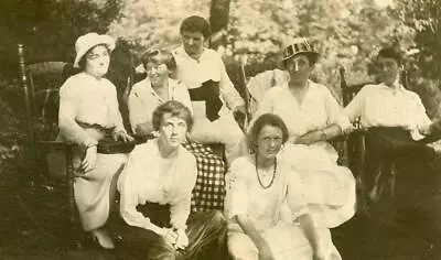 F546 Vtg Photo AFTERNOON PARTY WOMEN IN THE SHADE C Early 1900's • $5.50