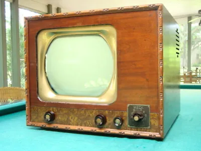 Vintage 1940's Meck Model XQA 12  Table Top TV  • $249.95