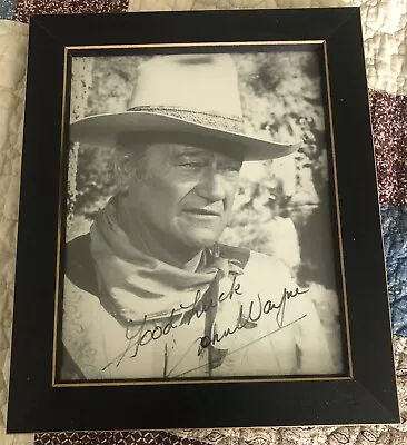 JOHN WAYNE SIGNED AUTOGRAPH PHOTO 8x10 • $100