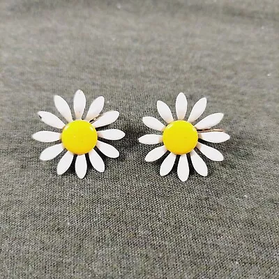 Vintage White & Yellow Enamel Daisy Flower Clip On Earrings • $5.99