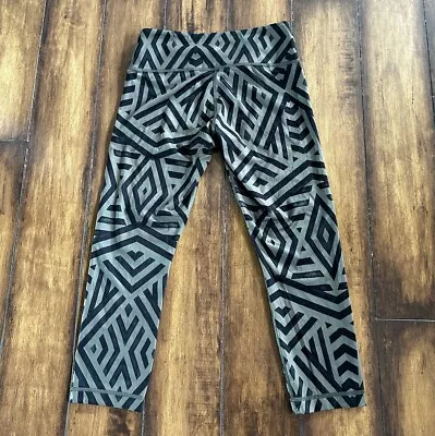 Lululemon Crop Leggings Size 6 Chevron Shuffle Fatigue Green Black 21” Inseam • $29.95