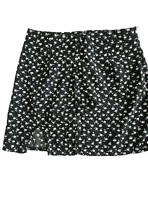 Romwe Black Floral Short Skirt Size 6  Medium Side Zipper And Slit  • $6