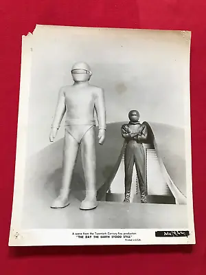 THE DAY THE EARTH STOOD STILL (1951) ORIG Vintage 8X10/GORT & FLYING SAUCER-Rare • $100