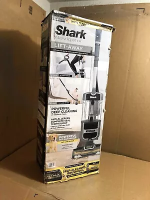 Shark UV725 Navigator Lift-Away W/Self Cleaning Brushroll Upright Vacuum • $99.99