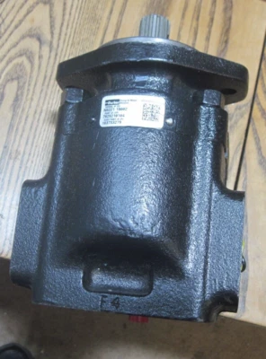 $600 • Buy PARKER GEAR PUMP MOTOR SERIAL # NO221-18002  7029210104 Hydraulic Pump Motor