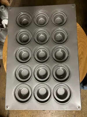 Large Crown Muffin Pan Chicago Metallic (Ecko/Glaco) 15 On • $80