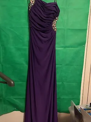 Masquerade Purple Sequin Formal Off Shoulder Size 7/8 Maxi Gown. 1077 • $20
