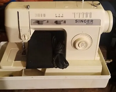 Singer Merritt Electric Sewing Machine 2520C With Elect Peddle And Carrying Case • $100