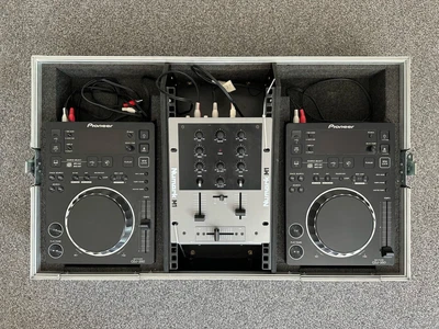 £1100 • Buy 2x Pioneer CDJ 350s, Numark M1, Metal Case (See Description)