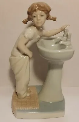 Lladro  Clean Up Time  Girl At Sink Figurine ~ #4838 ~ Retired ~ Crv $470.00 • $69