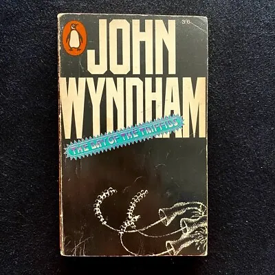 John Wyndham - The Day Of The Triffids - Penguin Books - 1966 Vintage Scifi • £10