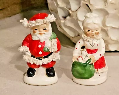 Napco Santa & Mrs Claus AX920 S & P Salt Pepper Shakers Spaghetti Trim Vintage • $19.87