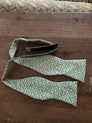 NWOT Vineyard Vines 100% Silk Bow Tie Green Golf Clubs Adjustable • $24