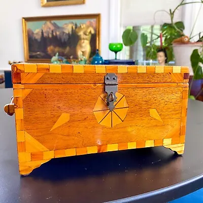 Vintage Antique Handmade Wood Box Lid Marquetry Jewelry Trinket Stash Locking • $68