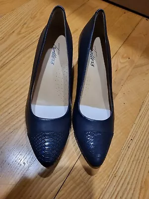 TROTTERS Women's Navy Snake Kiki Almond Slip On Leather Pumps Shoes Size 6.5 • $52