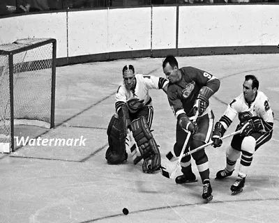 1967 Detroit Red Wings Gordie Howe Scoring Against Oakland Seals 8 X 10 Photo  • $4.99