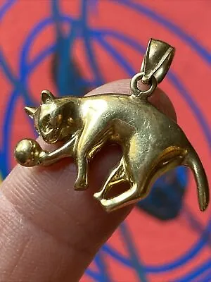 14K Yellow Gold Cat 🐱 Playing With A Ball Charm • £221.62