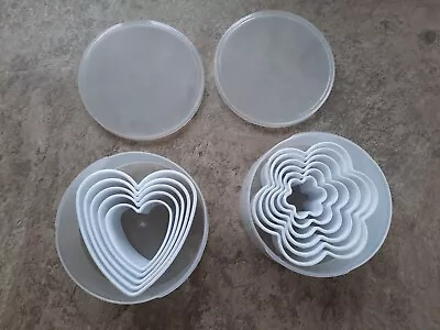 £3 • Buy 2 X Set Of Biscuit / Cake Cutters. Heart / Flower Shapes. White Plastic. New