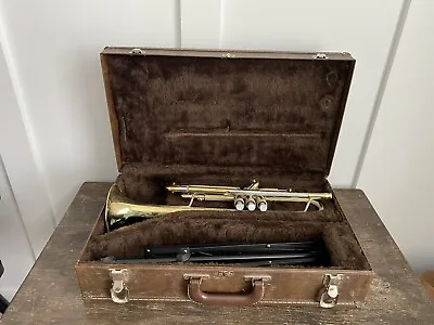 Vintage Getzen 300 Series Student Trumpet With Original Case + Music Stand  !! • $299