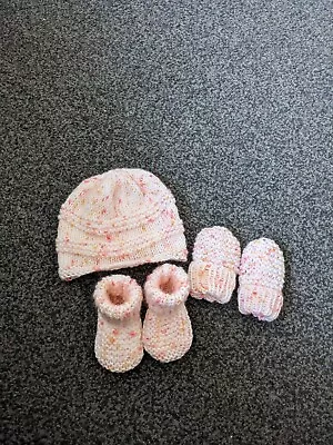 Hand Knitted Baby Hat Mittens And Booties Set Size 0-3 Months - Peach Fleck • £2