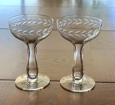 Pair Of Vintage Etched Crystal 6 Oz. Hollow Stem Champagne Glasses Wreath Desig • $24.99