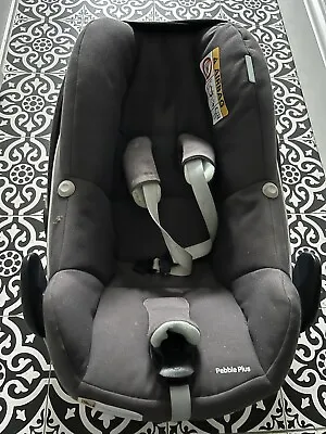 Maxi Cosy Pebble Plus & Isofix Base • £25