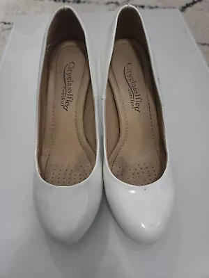 City Classified Comfort Womens White Pump Shoe Size 7.5-8 • $2