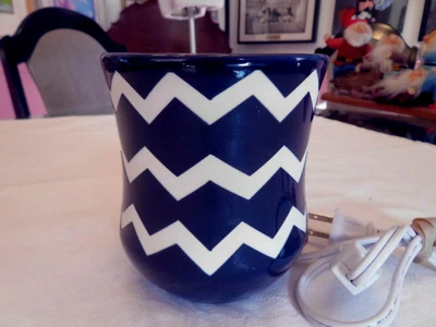 £12.47 • Buy Yankee Candle Electric Wax Tart Burner Indigo Blue Chevron Pattern 