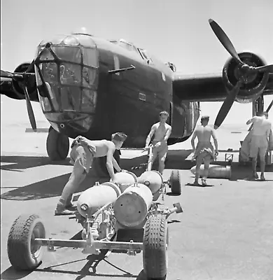 WW2 WWII Photo B-24 Liberator Bomb Loading USAAF World War Two / 5487 • $5.99