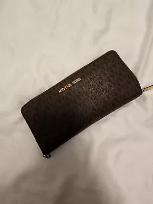 Michael Kors Wallet • $30