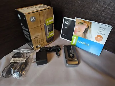 Motorola  W385 Cellular Gray/Silver Flip Cell Phone W/Box Complete       EH • $18.50