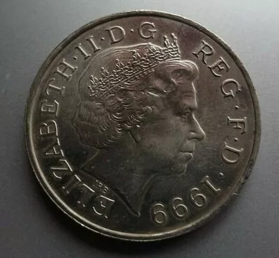 Millenium £5 Coin • £10