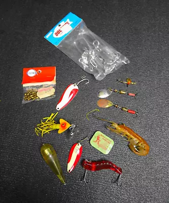 OLD Vintage FISHING TACKLE BOX LOT HOOKS LURES CRAWFISH SPOONS SPINNERS NOS • $29.95