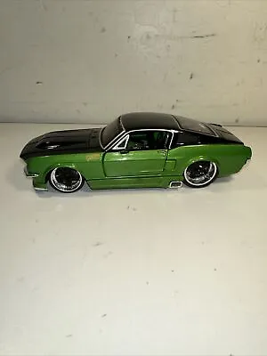 Ford Mustang GT 1967 Green / Black - Maisto - 1:24 Scale Model • $9.95