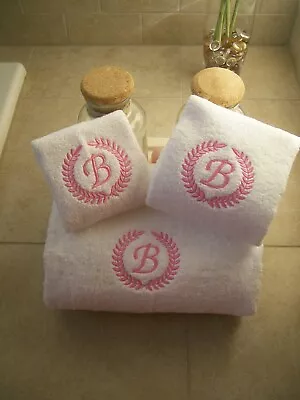 Embroidered Personalized Bath Towel Set With Laurel Wreath And Letter Monogram  • $28