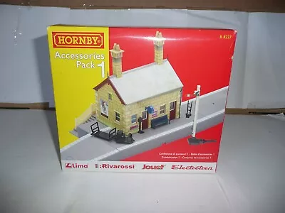 HORNBY R8227 Accessories Pack 1 Buildings MINT (Never Used) • £46.99